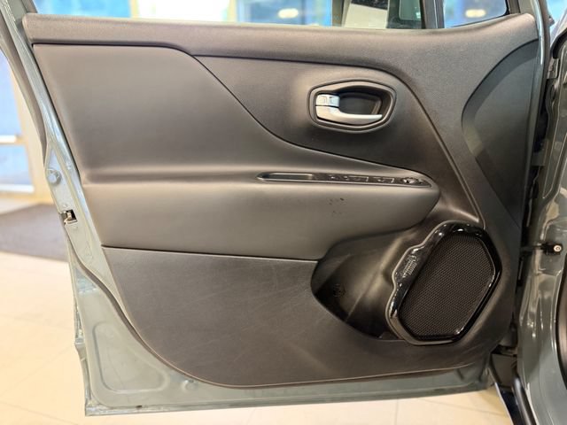Used 2019 Jeep Renegade Altitude w/ Quick Order Package 2XM FWD image 18