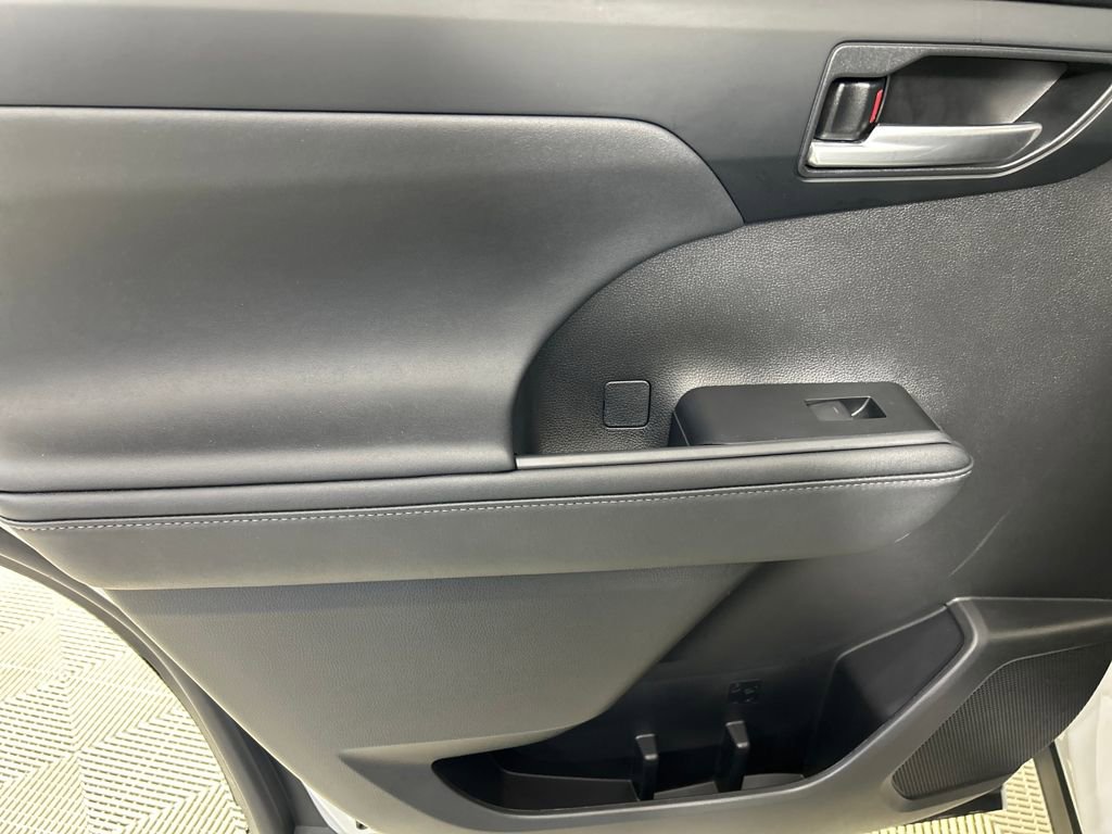 Used 2024 Toyota Highlander XLE image 15