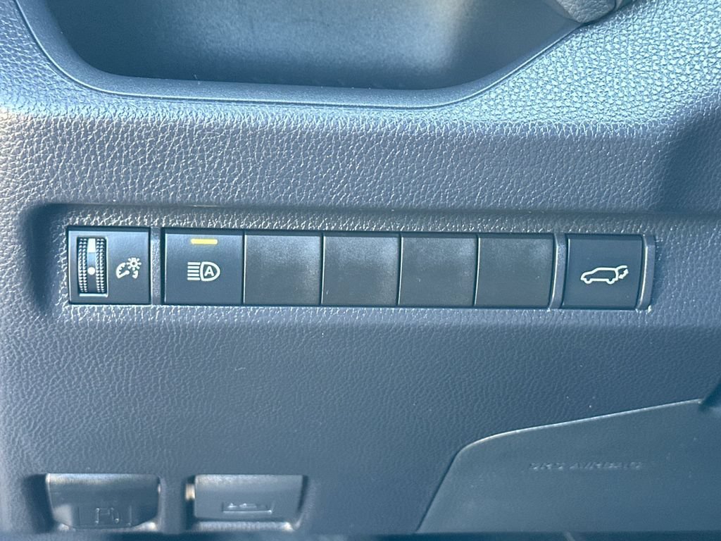 Used 2025 Toyota RAV4 XLE w/ Convenience Package FWD image 10