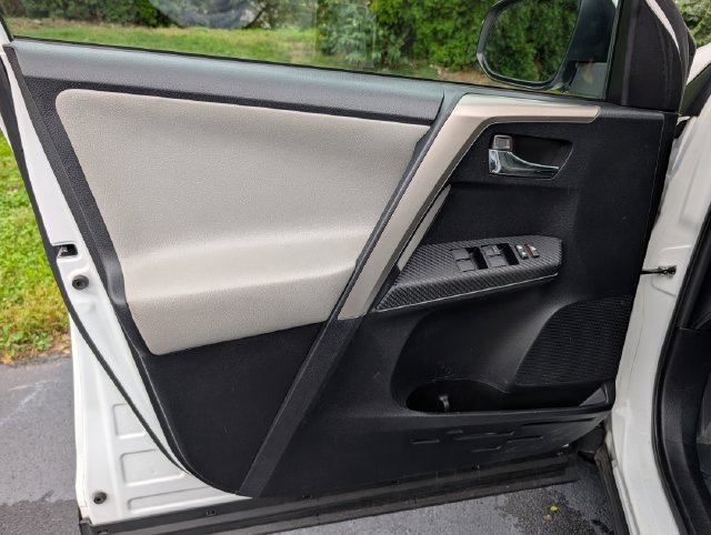 Used 2015 Toyota RAV4 XLE FWD image 31