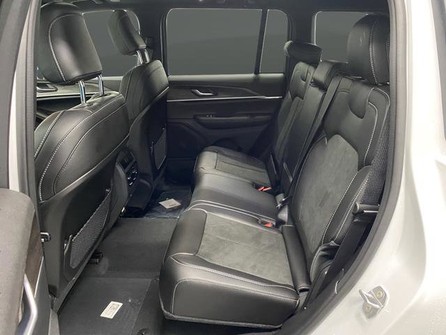 New 2026 Jeep Grand Cherokee Altitude image 32