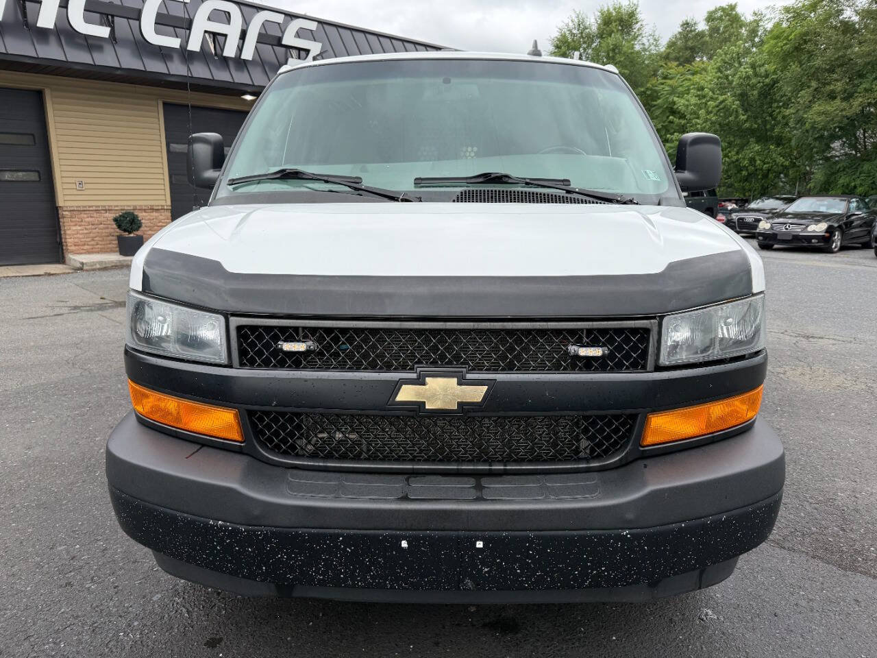 Used 2021 Chevrolet Express 3500 Extended w/ Driver Convenience Package RWD image 2