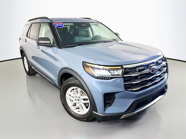 Used 2025 Ford Explorer Active image 2