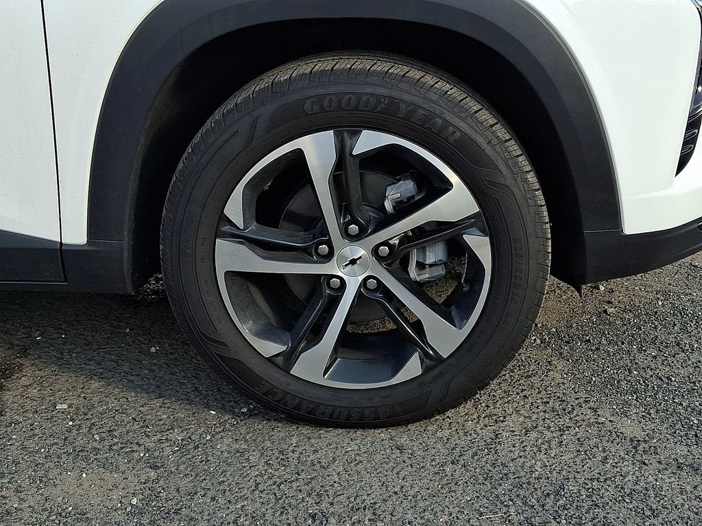 Used 2025 Chevrolet Trax RS w/ Driver Confidence Package FWD image 33