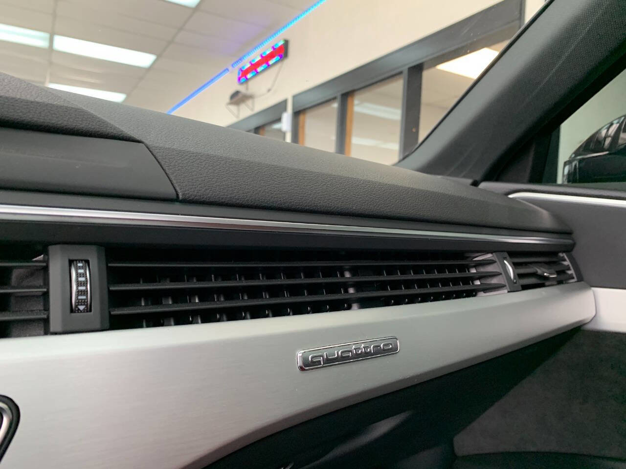 Used 2019 Audi S4 Premium Plus w/ Premium Plus Package image 18