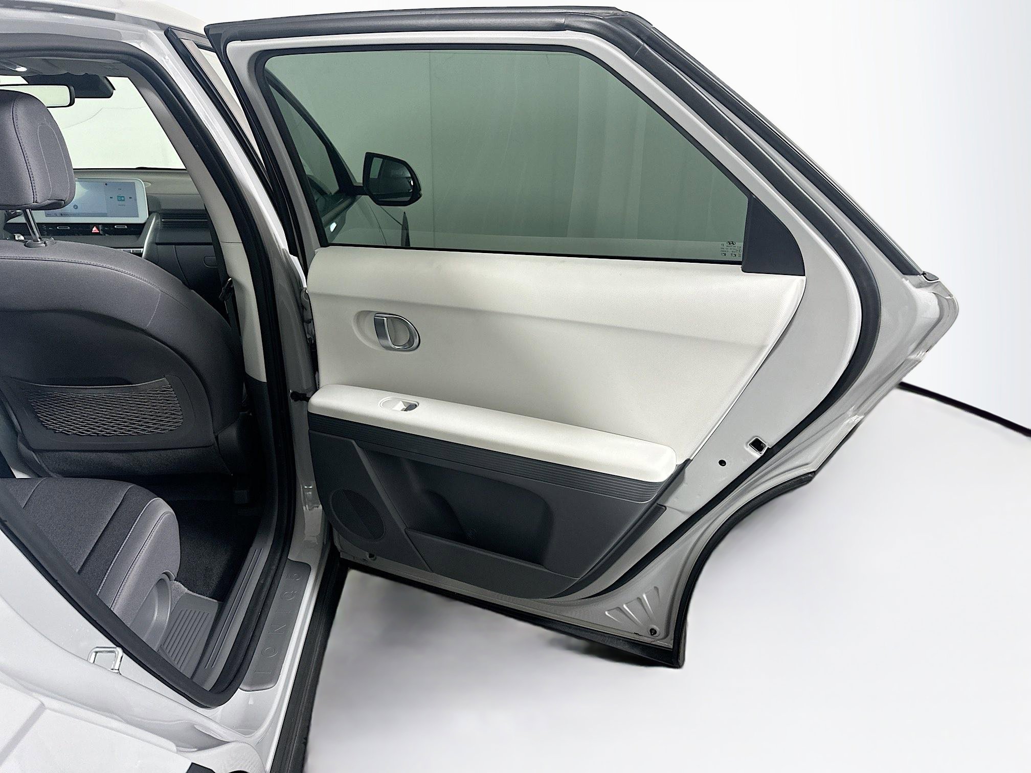 Used 2024 Hyundai Ioniq 5 SEL RWD image 32