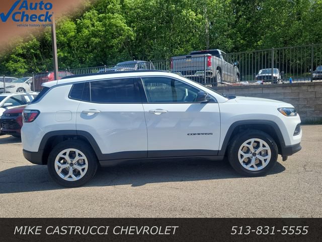 Used 2025 Jeep Compass Latitude AWD/4WD image 6