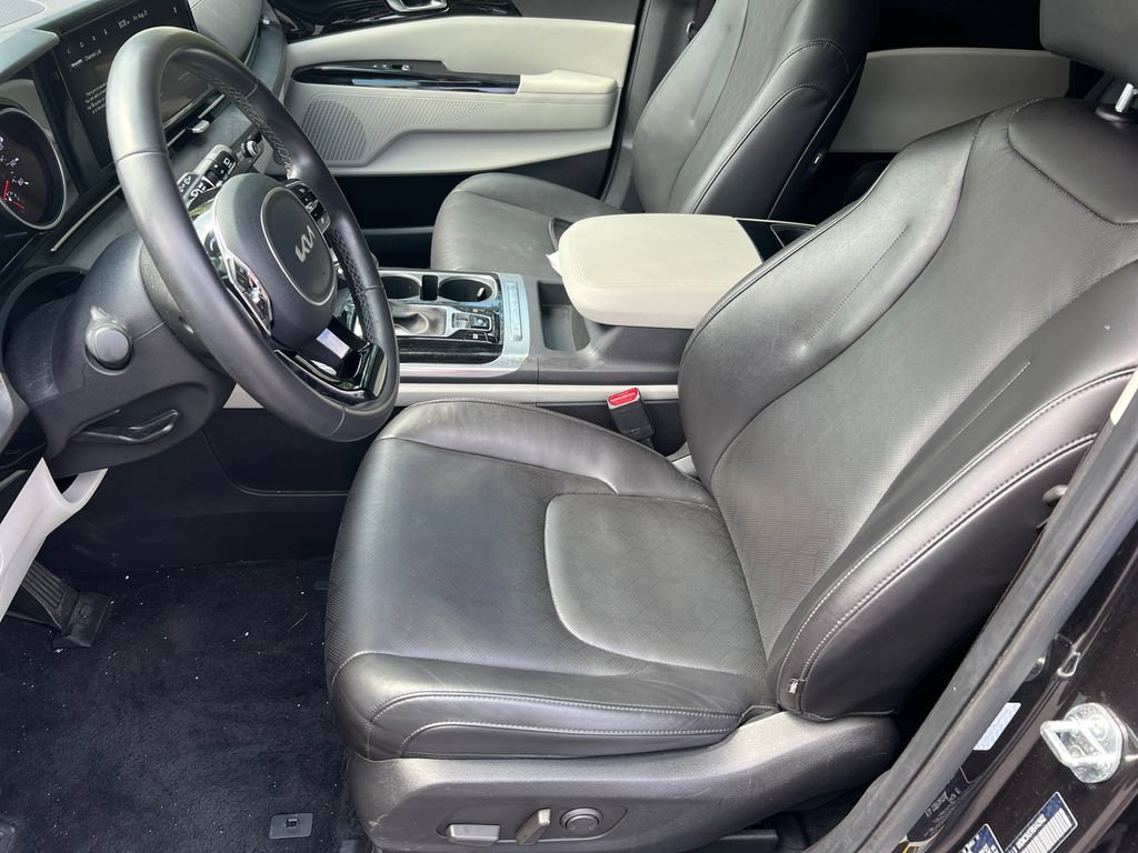 Used 2024 Kia Carnival EX FWD image 9