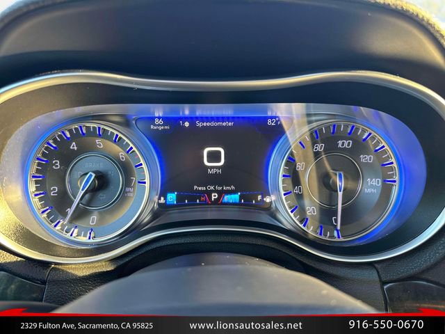 Used 2016 Chrysler 300 C RWD image 21