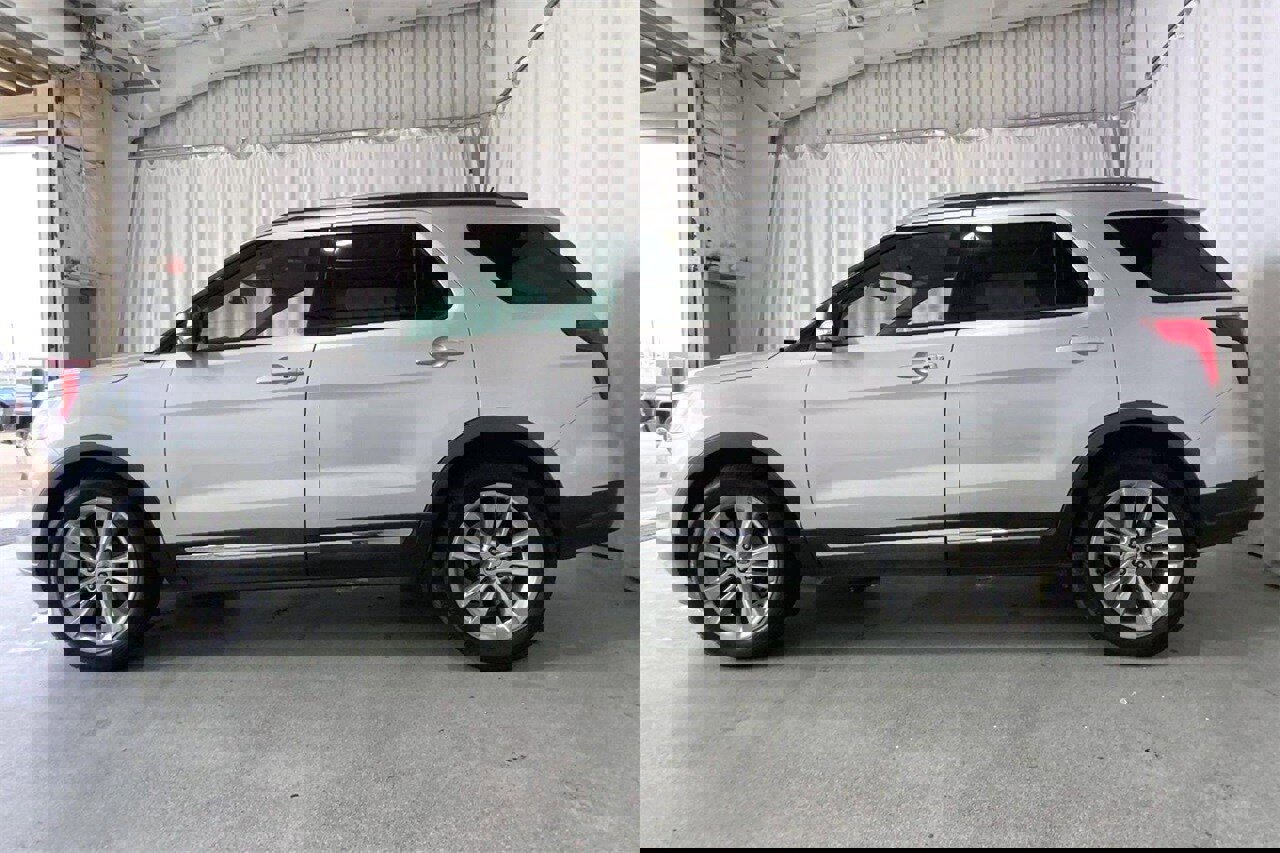 Used 2019 Ford Explorer XLT w/ Equipment Group 202A image 26