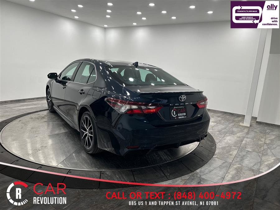 Used 2021 Toyota Camry SE FWD image 5