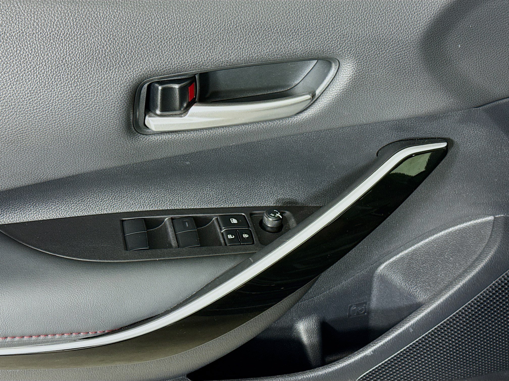 Certified 2025 Toyota Corolla XSE FWD image 17