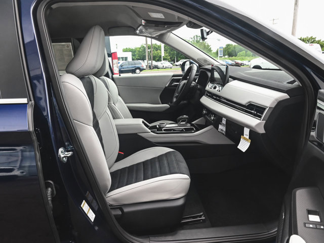 New 2025 Mitsubishi Outlander SE image 30