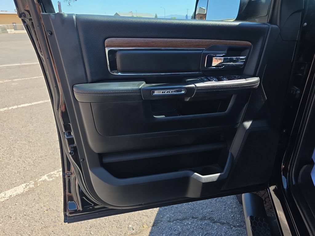 Used 2015 RAM 2500 Laramie w/ Black Appearance Group AWD/4WD image 13