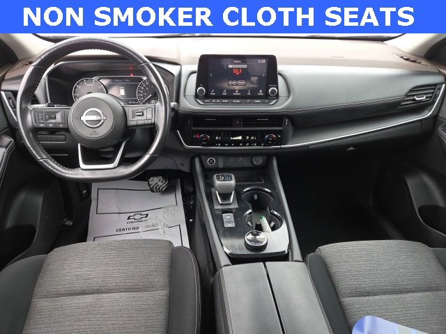 Used 2022 Nissan Rogue S image 2