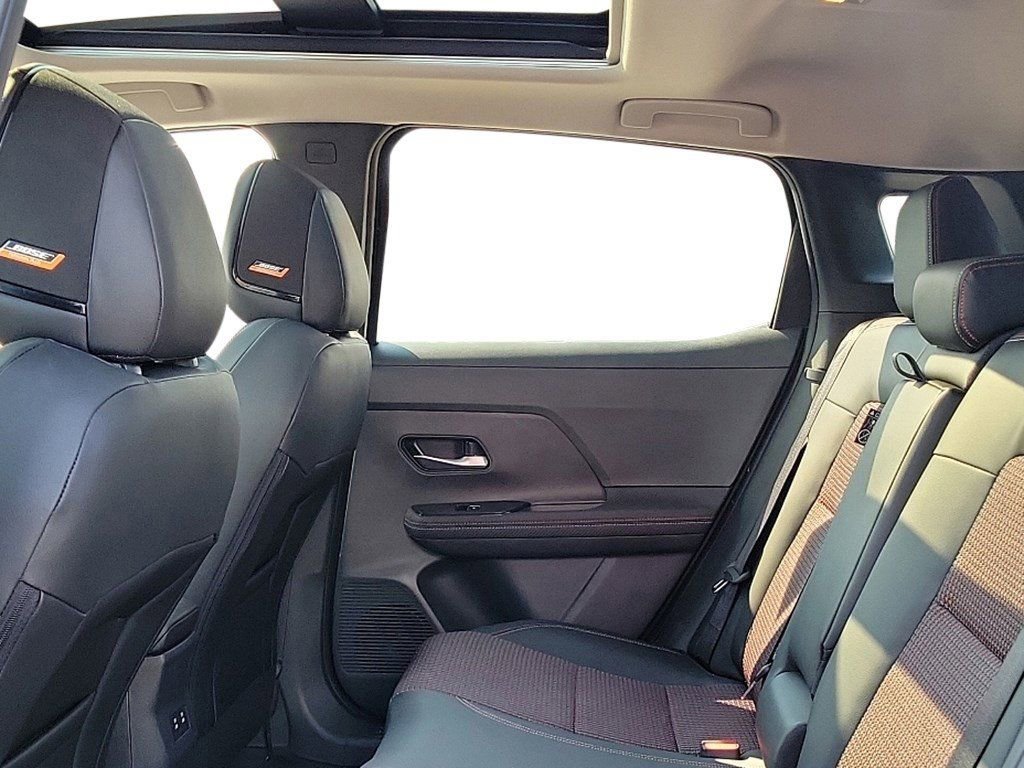 New 2025 Nissan Kicks SR w/ SR Premium Package image 18