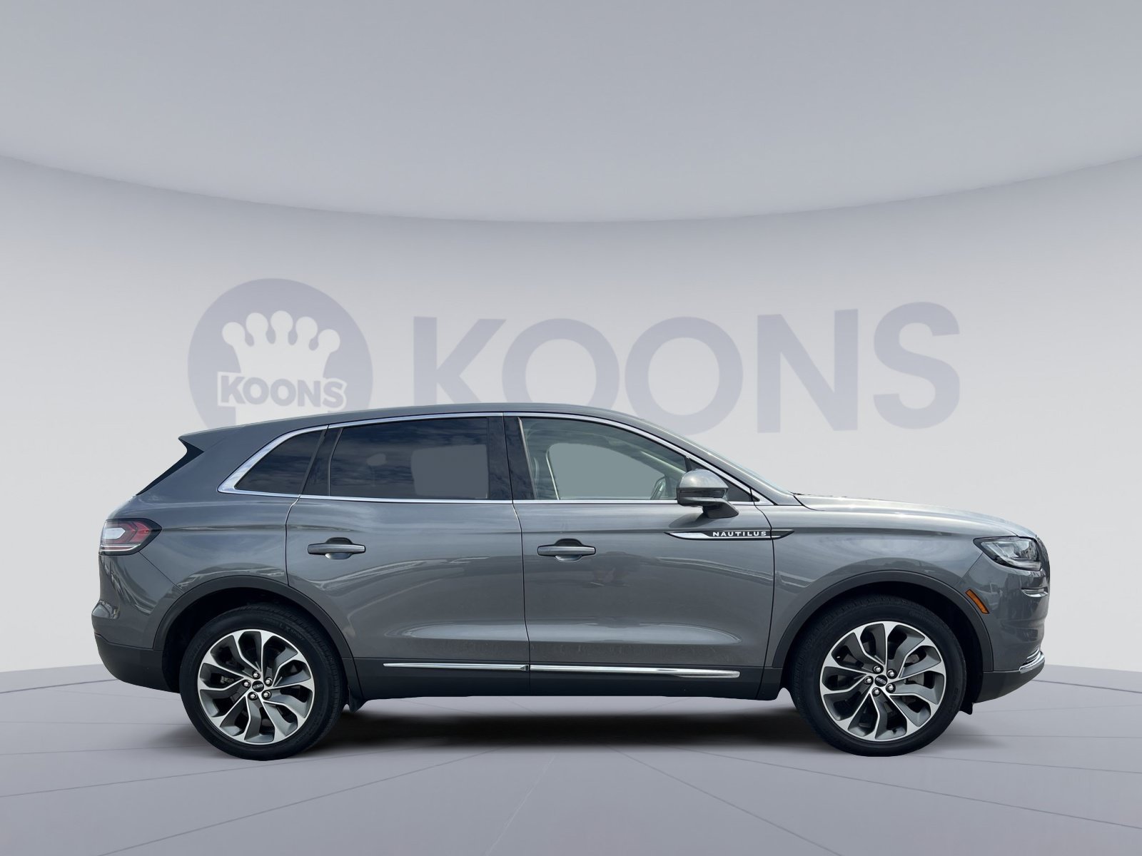 Used 2023 Lincoln Nautilus Reserve AWD/4WD image 8