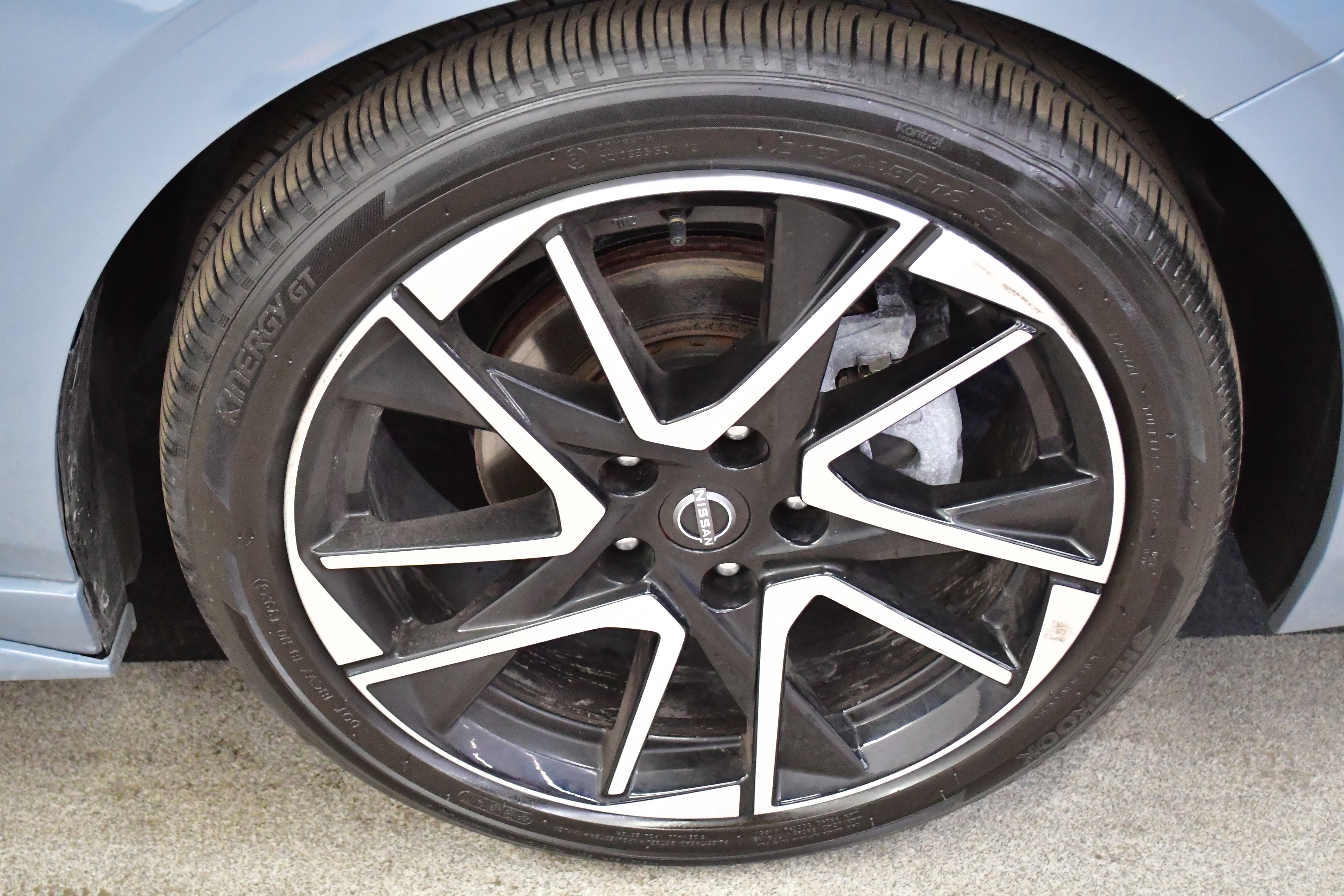 Used 2025 Nissan Sentra SR w/ SR Premium Package image 35