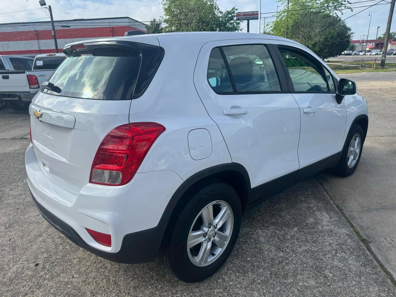 Used 2019 Chevrolet Trax LS w/ LPO, Cargo Package image 4