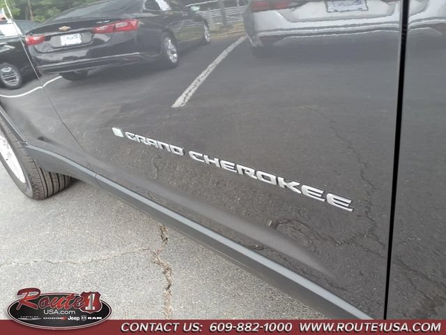Used 2024 Jeep Grand Cherokee Laredo X AWD/4WD image 11