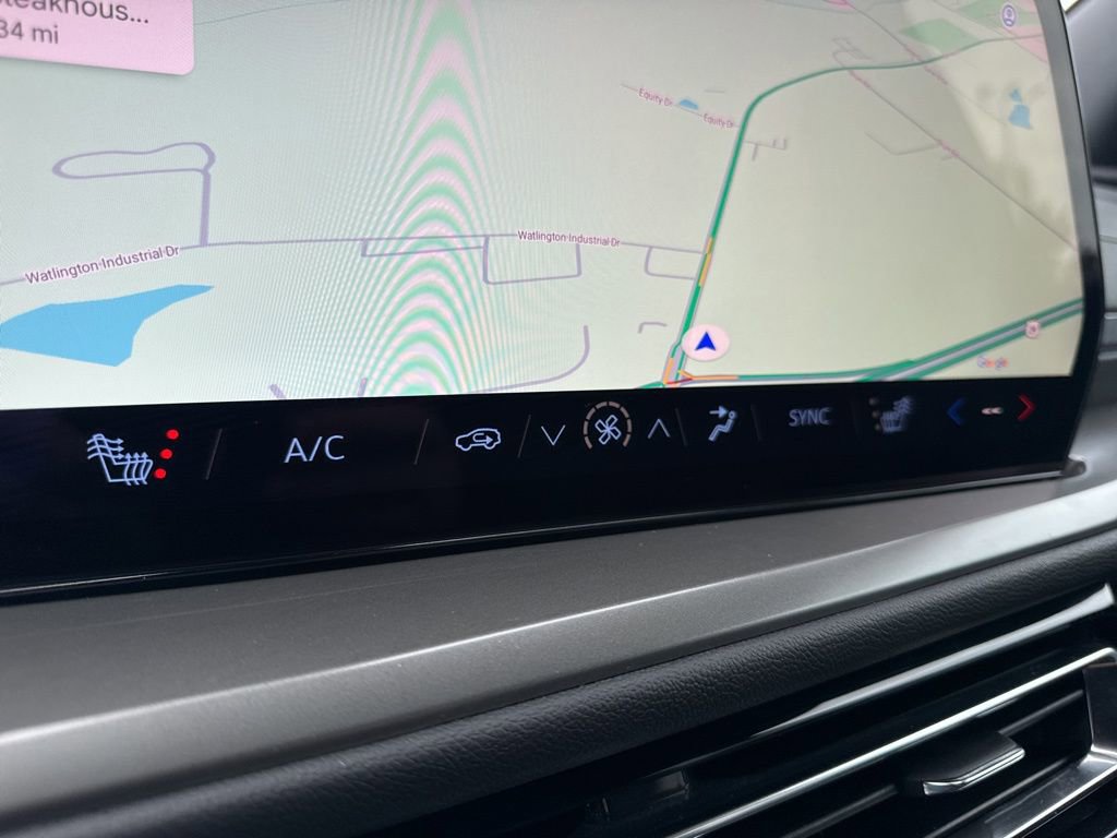 Used 2025 Chevrolet Traverse LT image 22