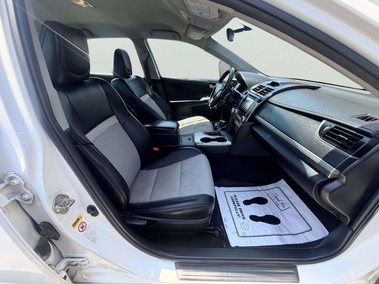 Used 2014 Toyota Camry SE FWD image 28