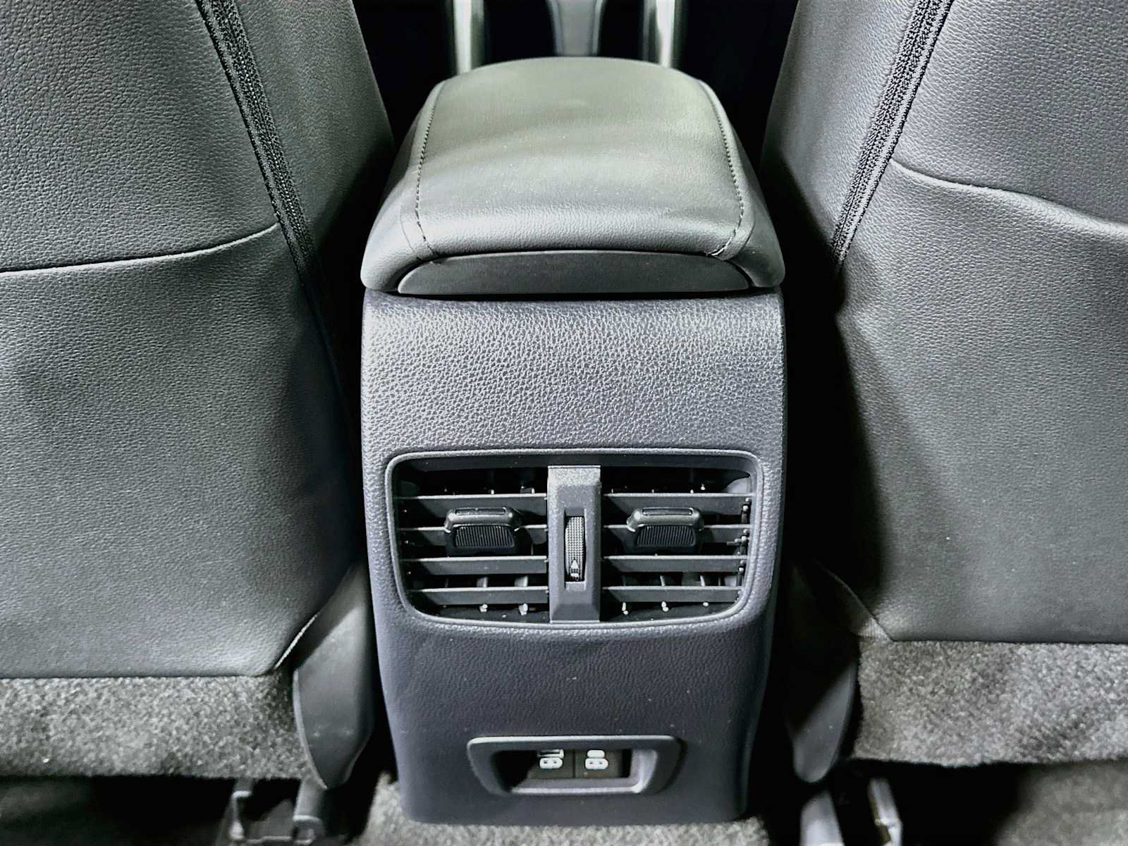 Used 2022 Toyota Corolla Cross XLE w/ Convenience Package FWD image 23