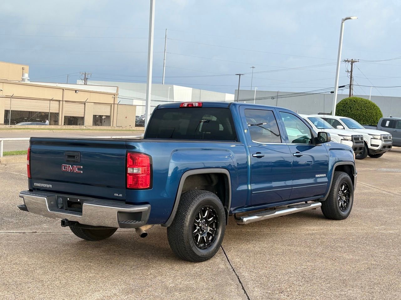 Used 2015 GMC Sierra 1500 SLE w/ SLE Value Package AWD/4WD image 4