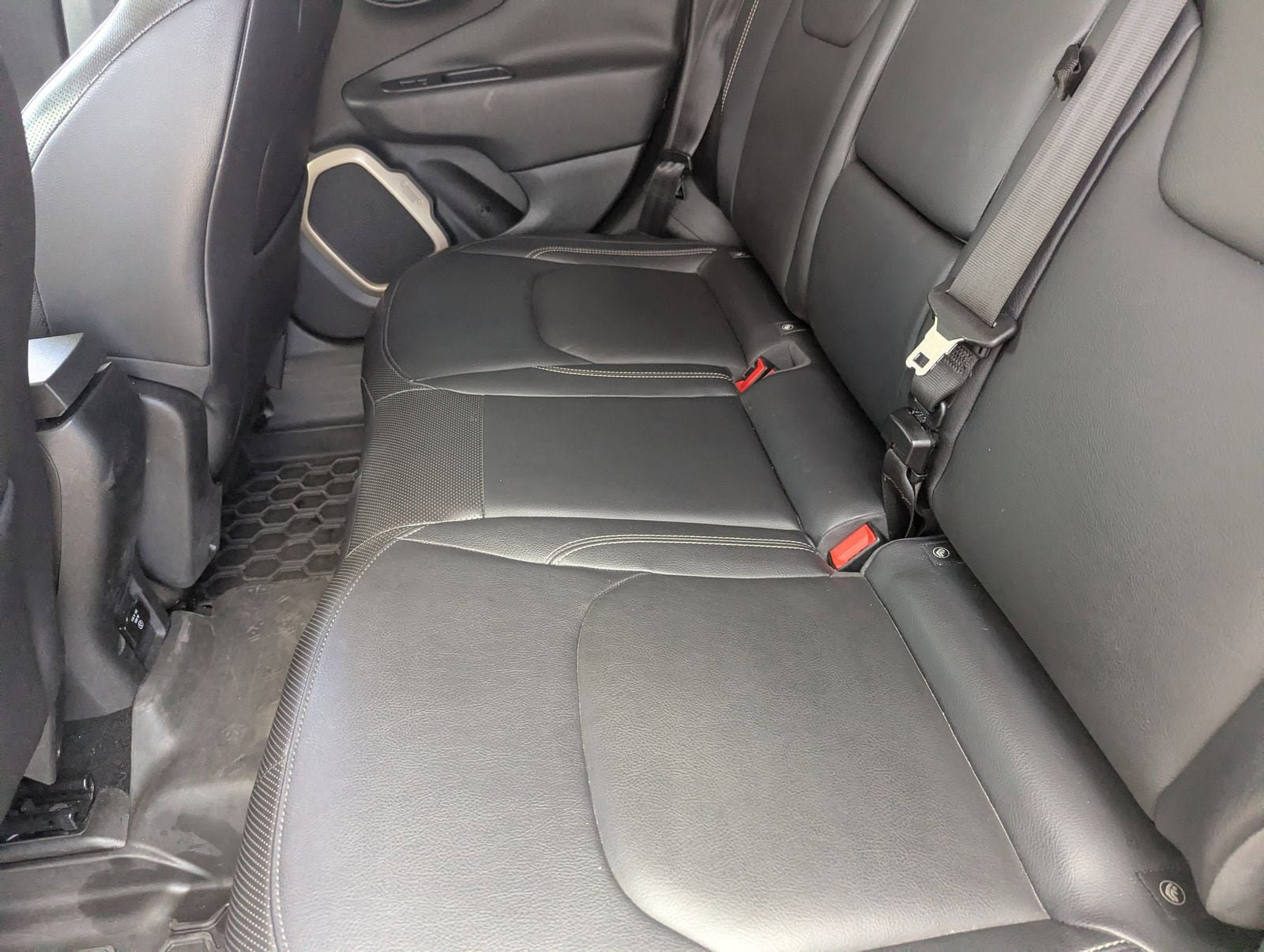 Used 2015 Jeep Renegade Limited FWD image 16