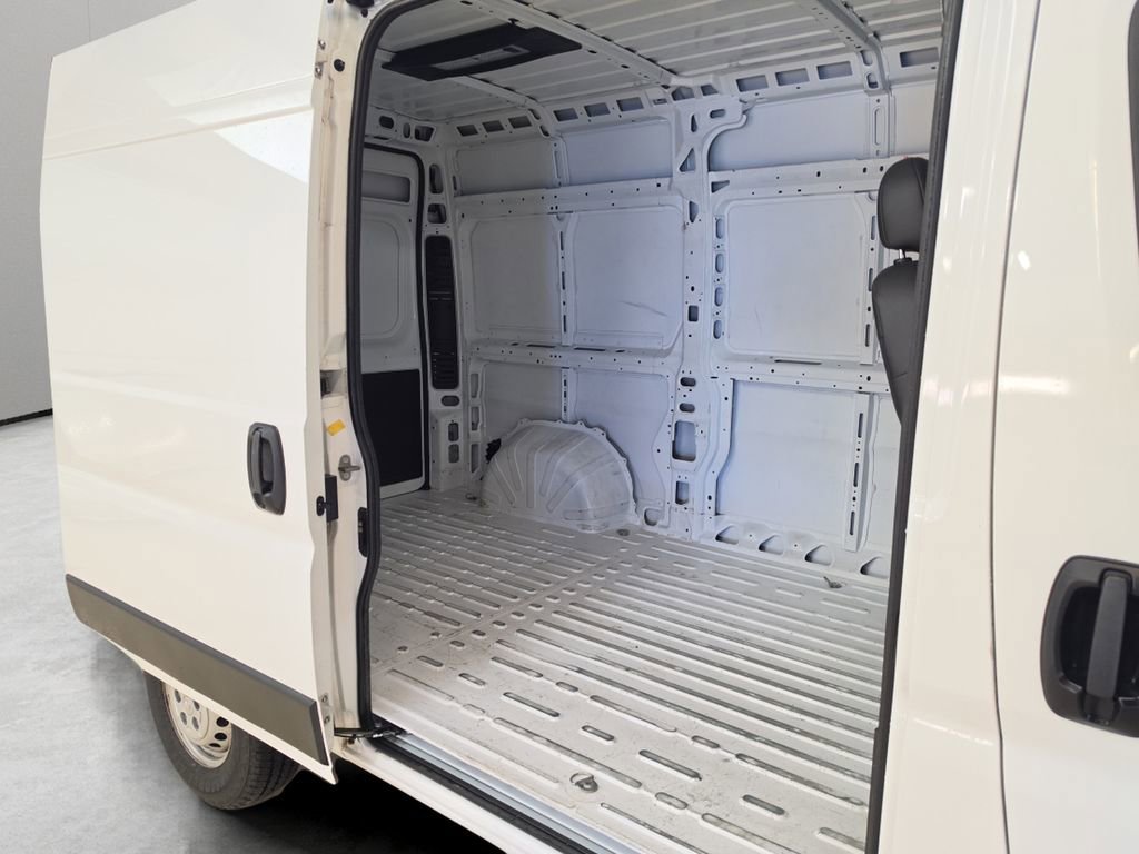 Used 2025 RAM ProMaster 2500 w/ Convenience Group FWD image 11