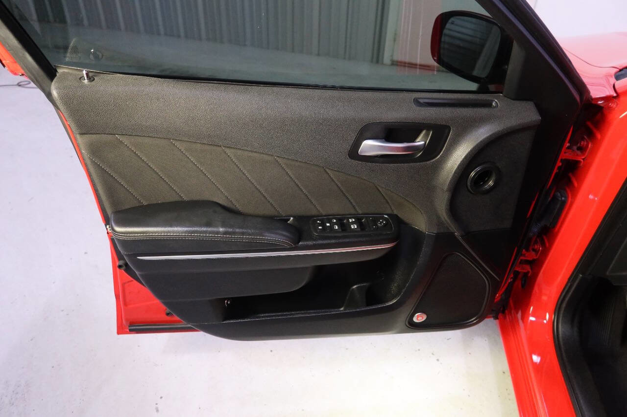 Used 2017 Dodge Charger SXT w/ Rallye Group image 33