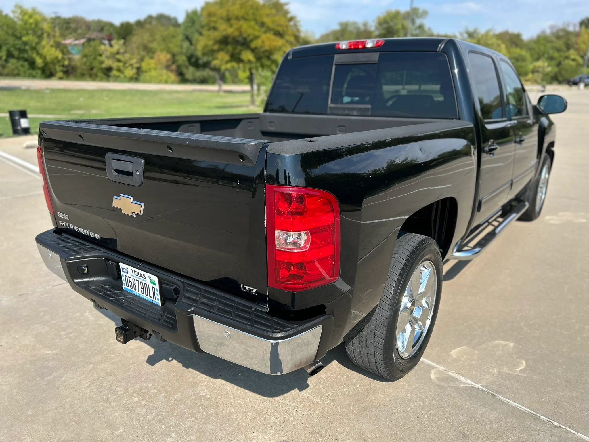 Used 2010 Chevrolet Silverado 1500 LTZ w/ Convenience Package RWD image 6