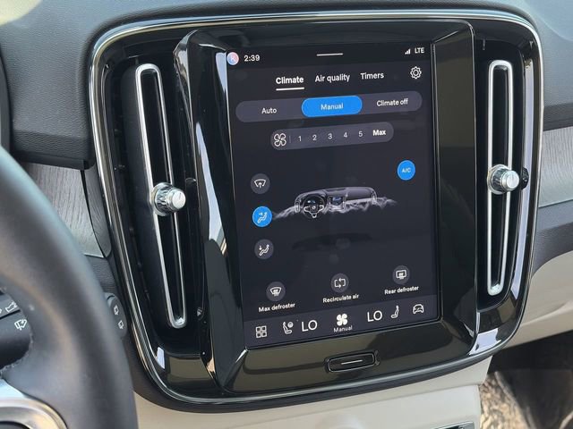 Certified 2023 Volvo XC40 B4 Plus w/ Protection Package Premier FWD image 31