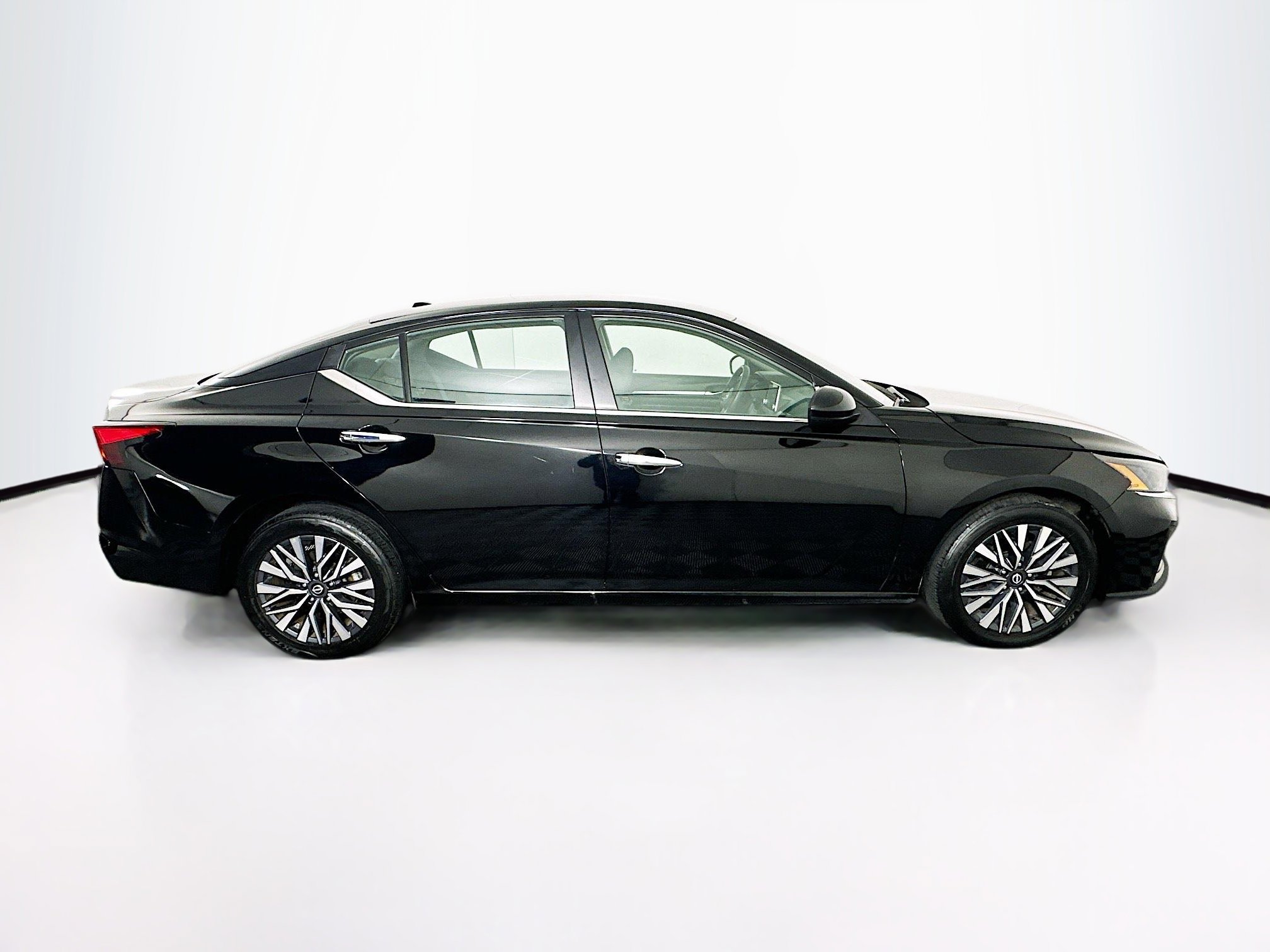 Used 2023 Nissan Altima 2.5 SV image 10