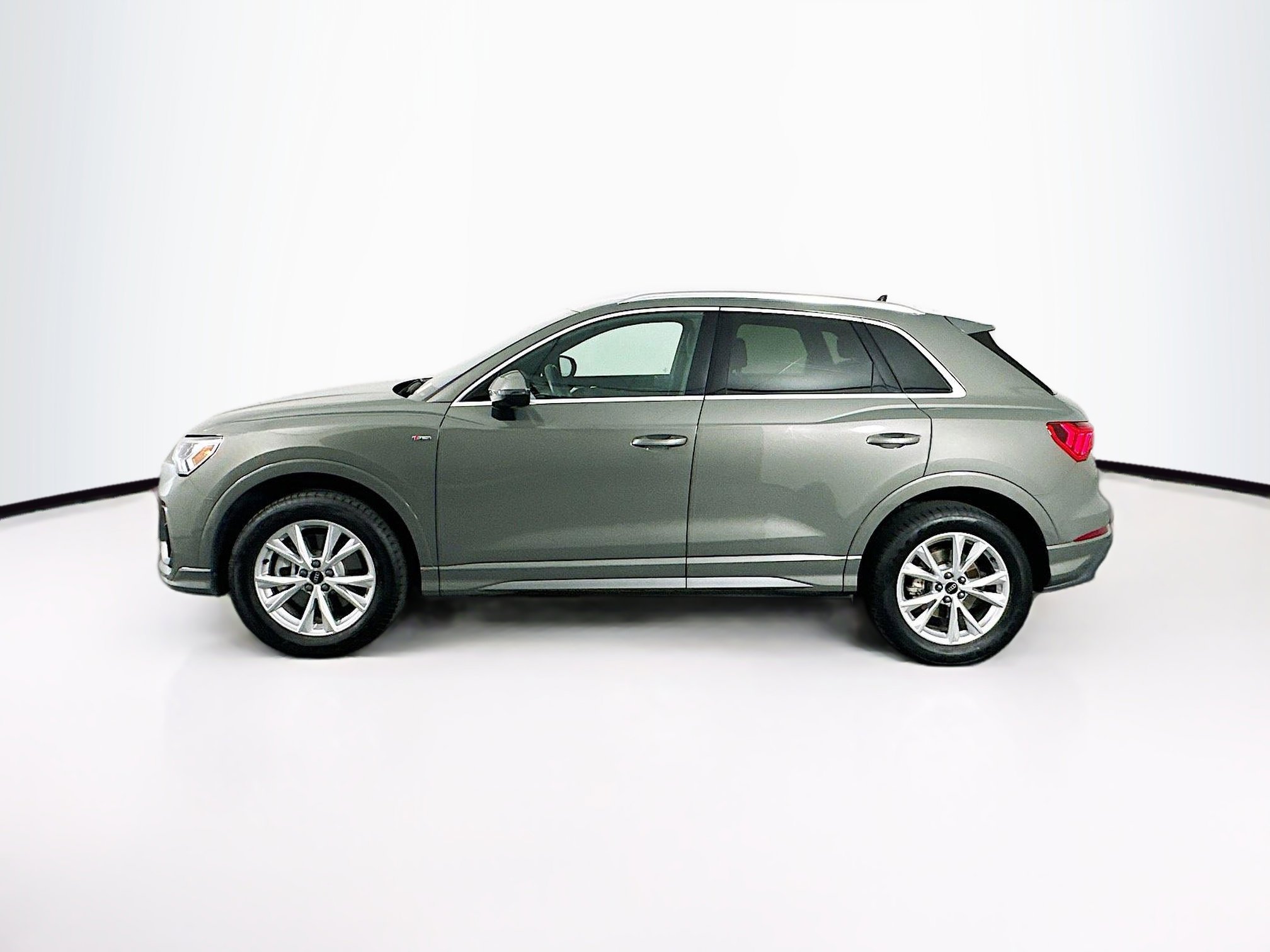 Used 2025 Audi Q3 2.0T Premium image 4