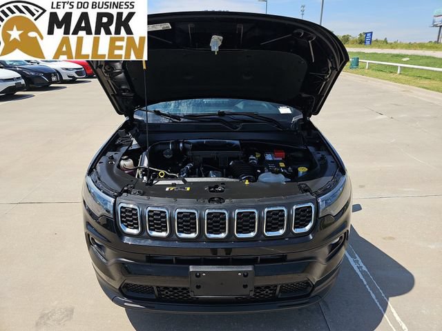 Used 2025 Jeep Compass Latitude w/ Sun & Sound Group AWD/4WD image 29