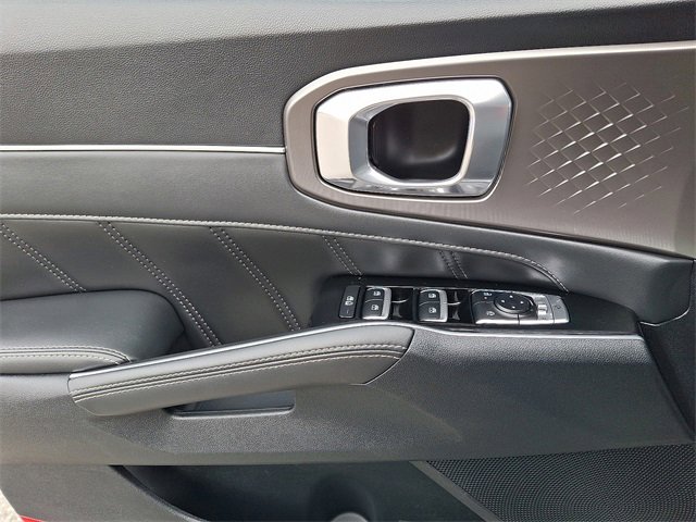 Certified 2025 Kia Sorento SX image 13