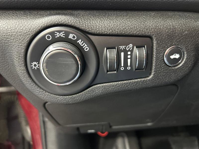 Used 2015 Chrysler 200 Limited w/ Convenience Group image 12