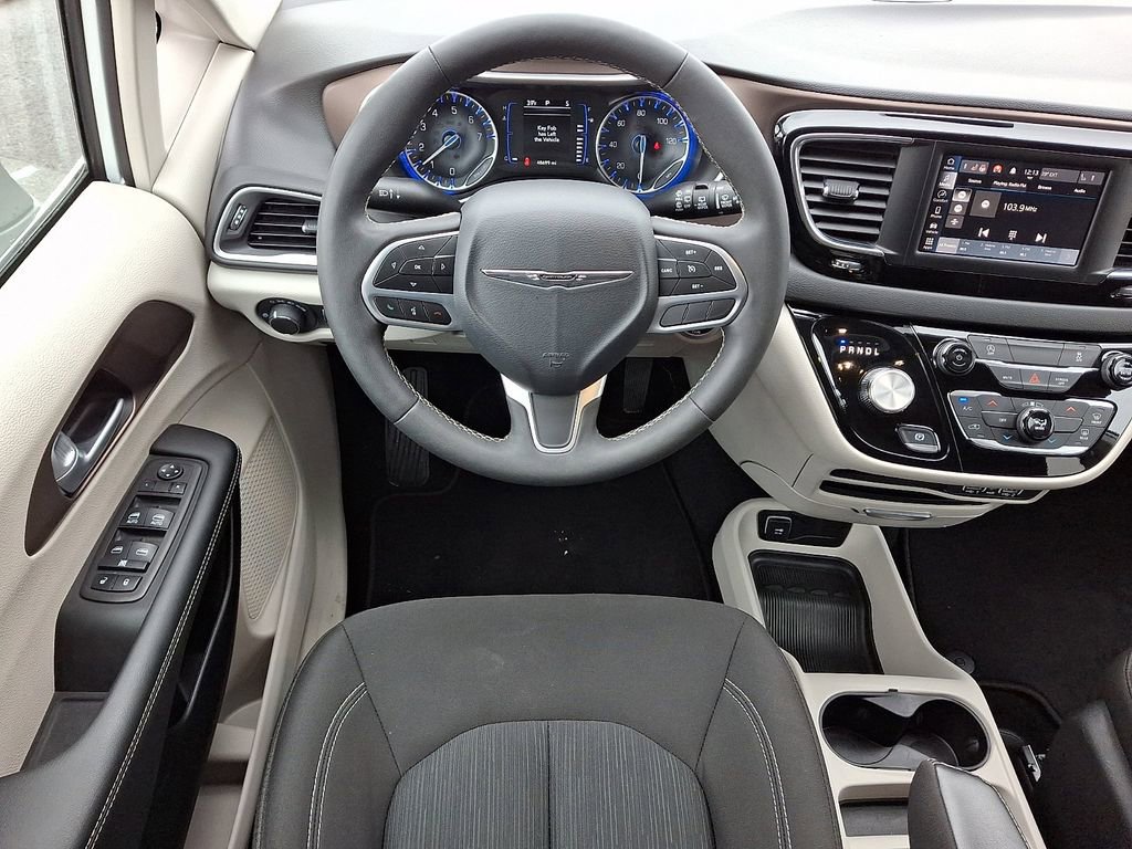 Used 2024 Chrysler Voyager LX image 13