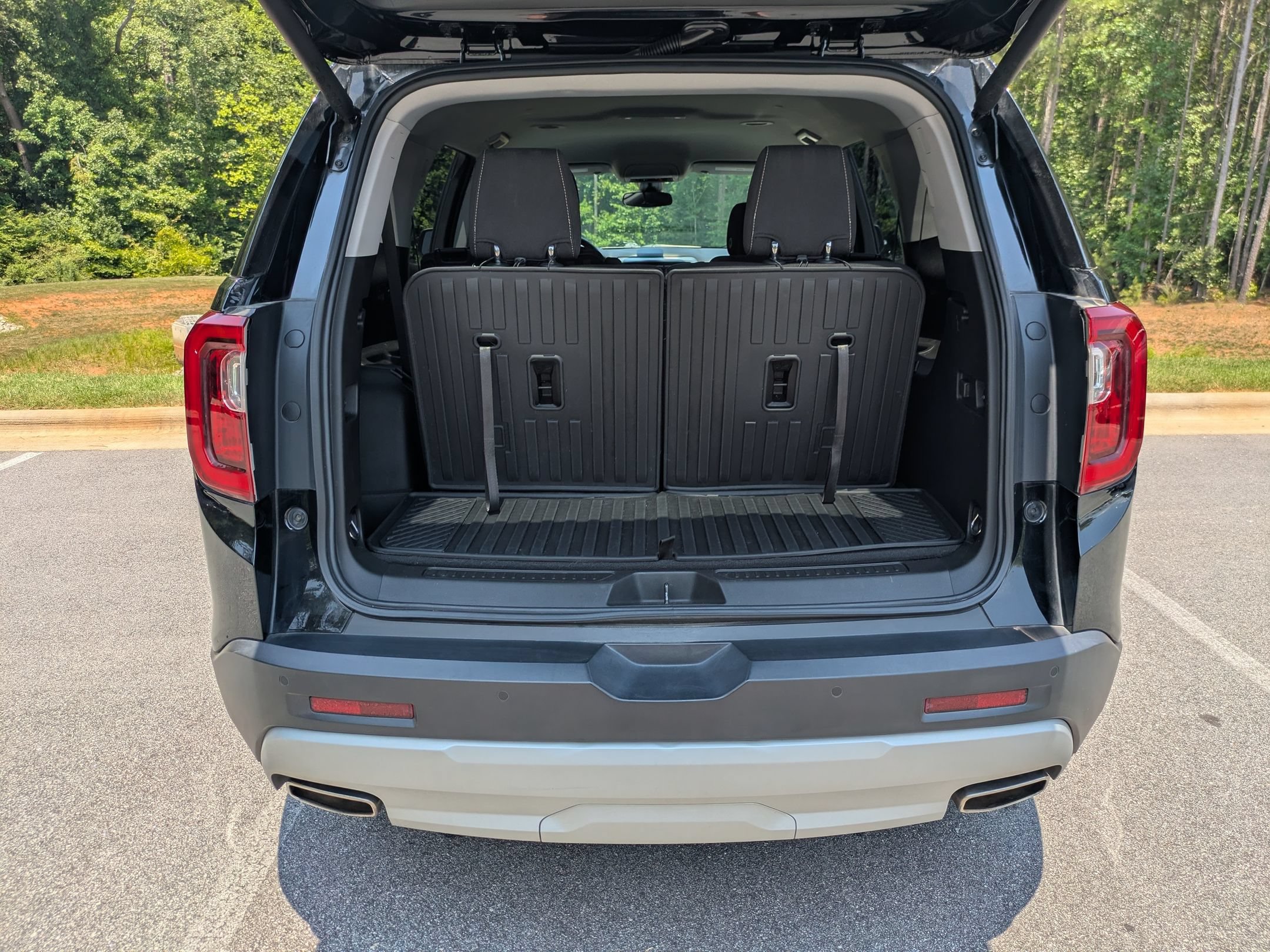 Used 2021 GMC Acadia SLE w/ Driver Convenience Package FWD image 29