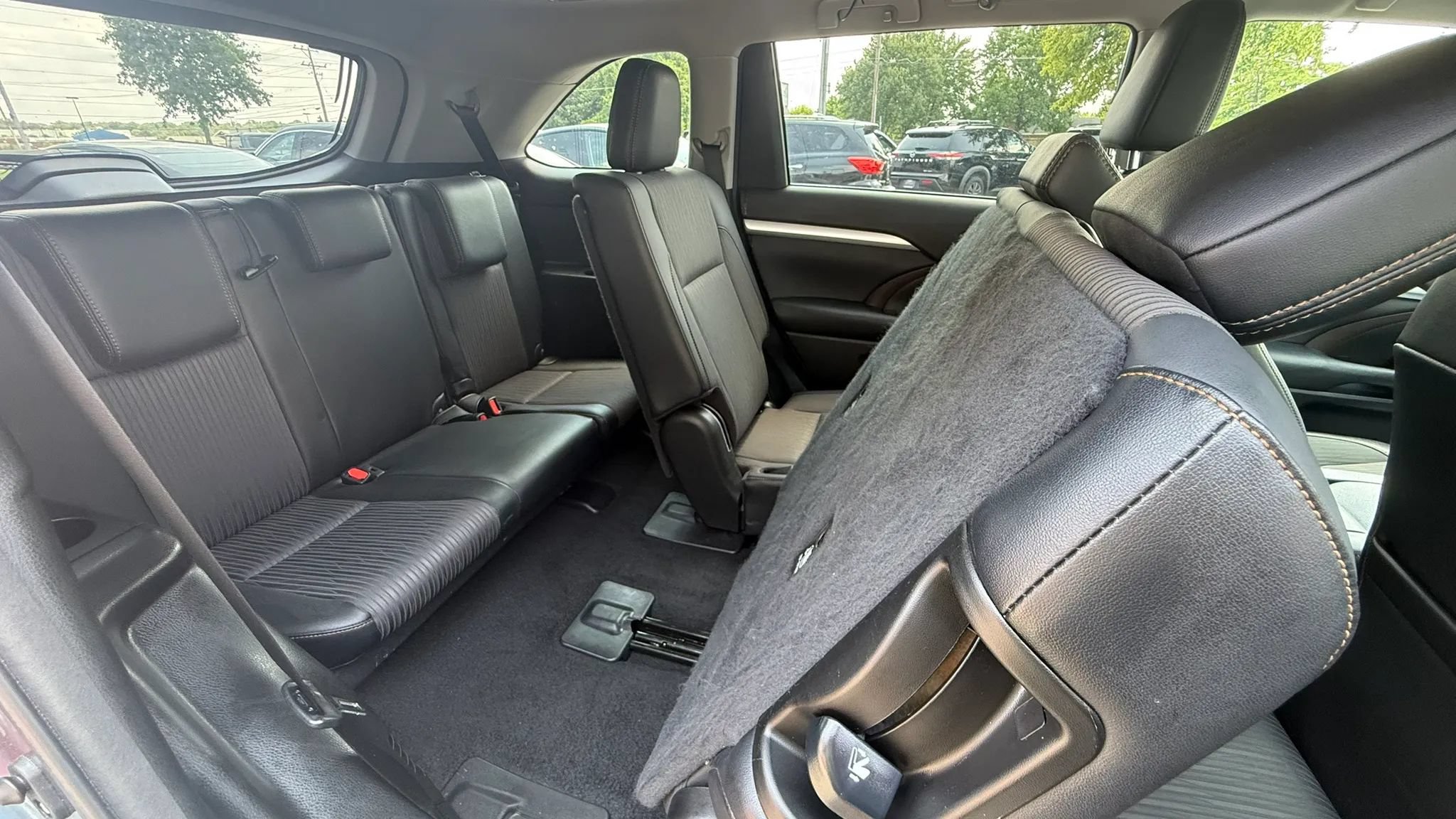 Used 2017 Toyota Highlander Plus AWD/4WD image 15