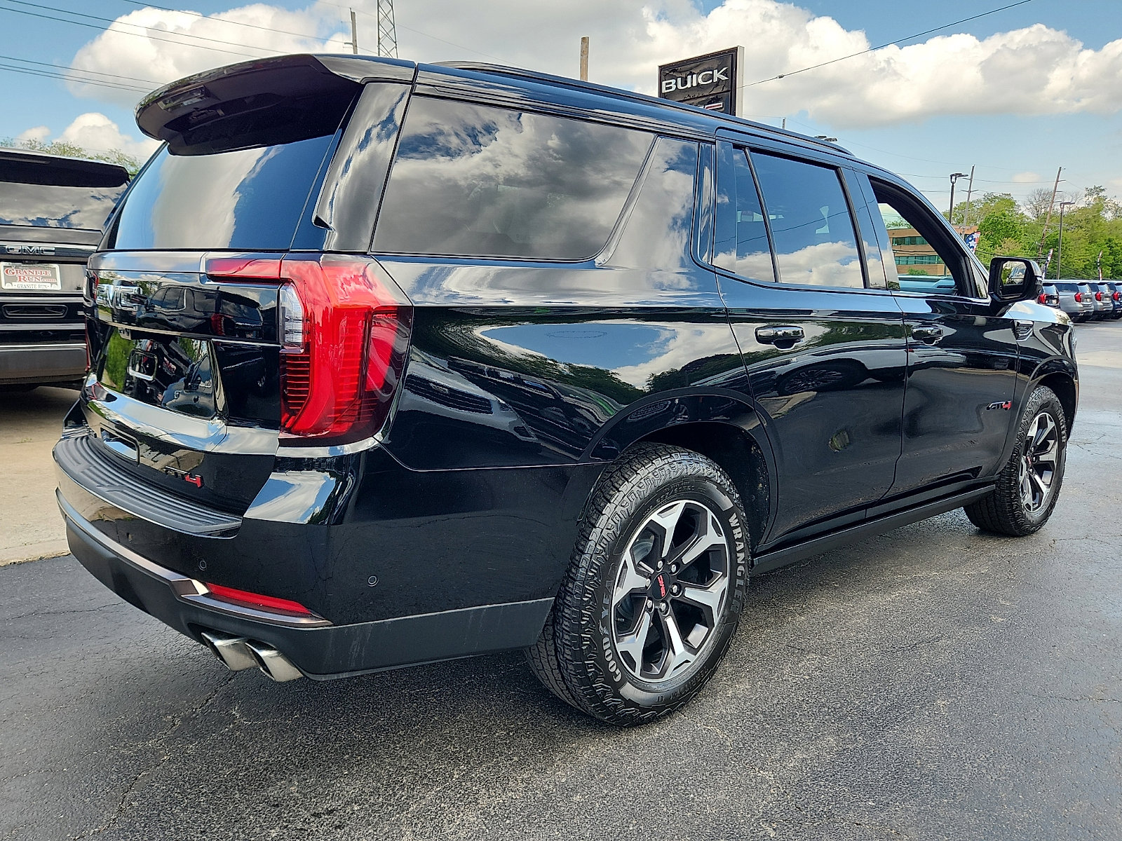 Used 2026 GMC Yukon AT4 Ultimate AWD/4WD image 6