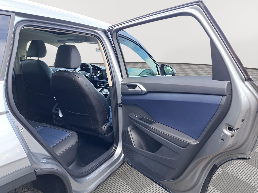 New 2025 Volkswagen Taos SEL image 15