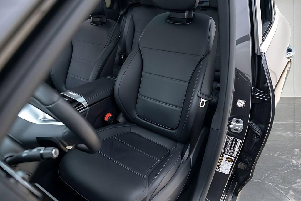 Used 2025 Mercedes-Benz GLC 350e 4MATIC w/ Driver Assistance Package image 38