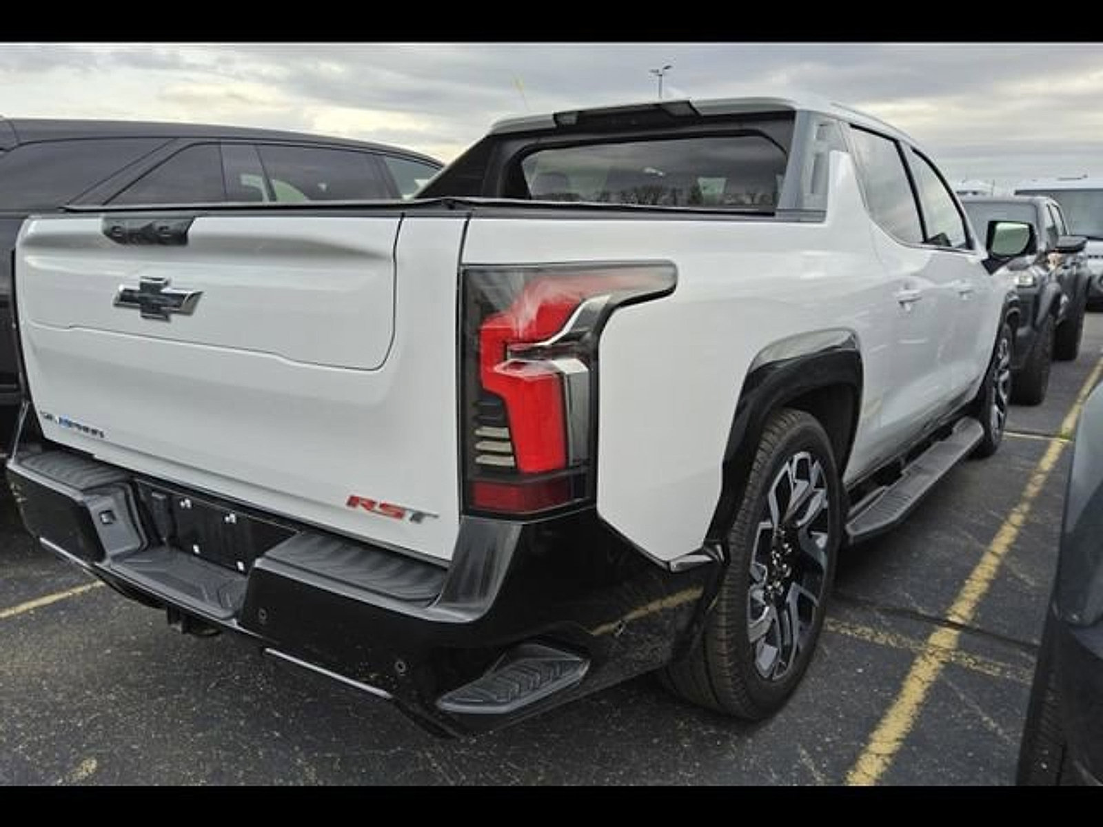 Certified 2025 Chevrolet Silverado EV RST AWD/4WD image 6