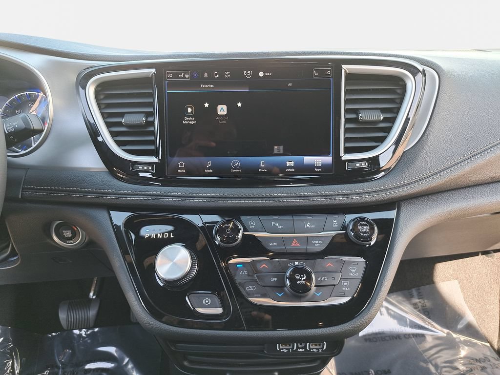 Used 2023 Chrysler Pacifica Touring FWD image 23