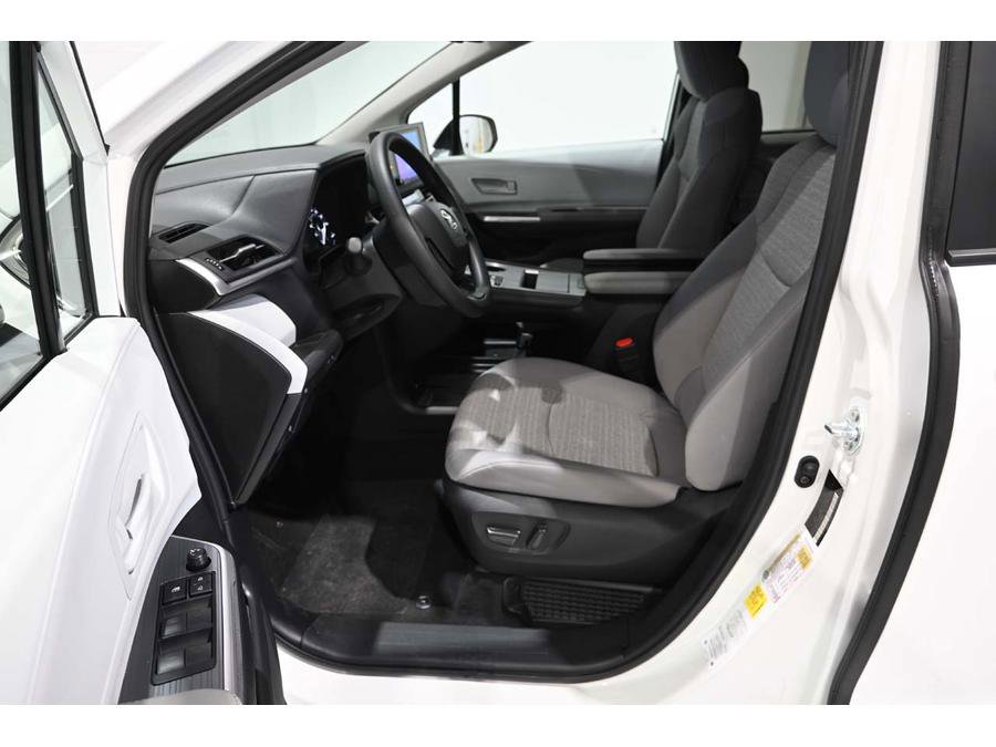 New 2026 Toyota Sienna LE FWD image 13