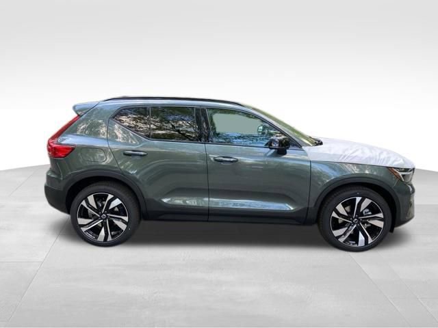 New 2026 Volvo XC40 B5 Plus w/ Climate Package AWD/4WD image 8