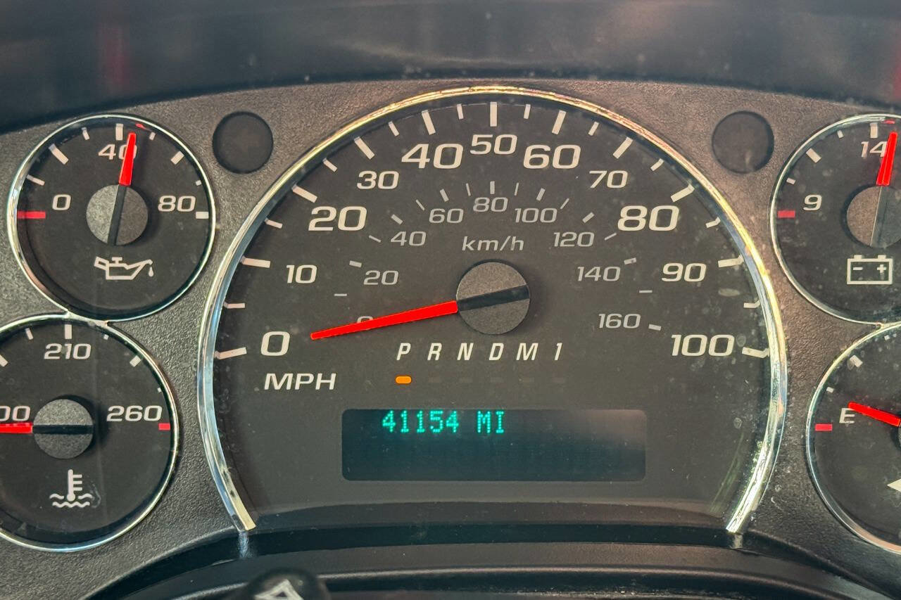 Used 2017 Chevrolet Express 2500 image 22