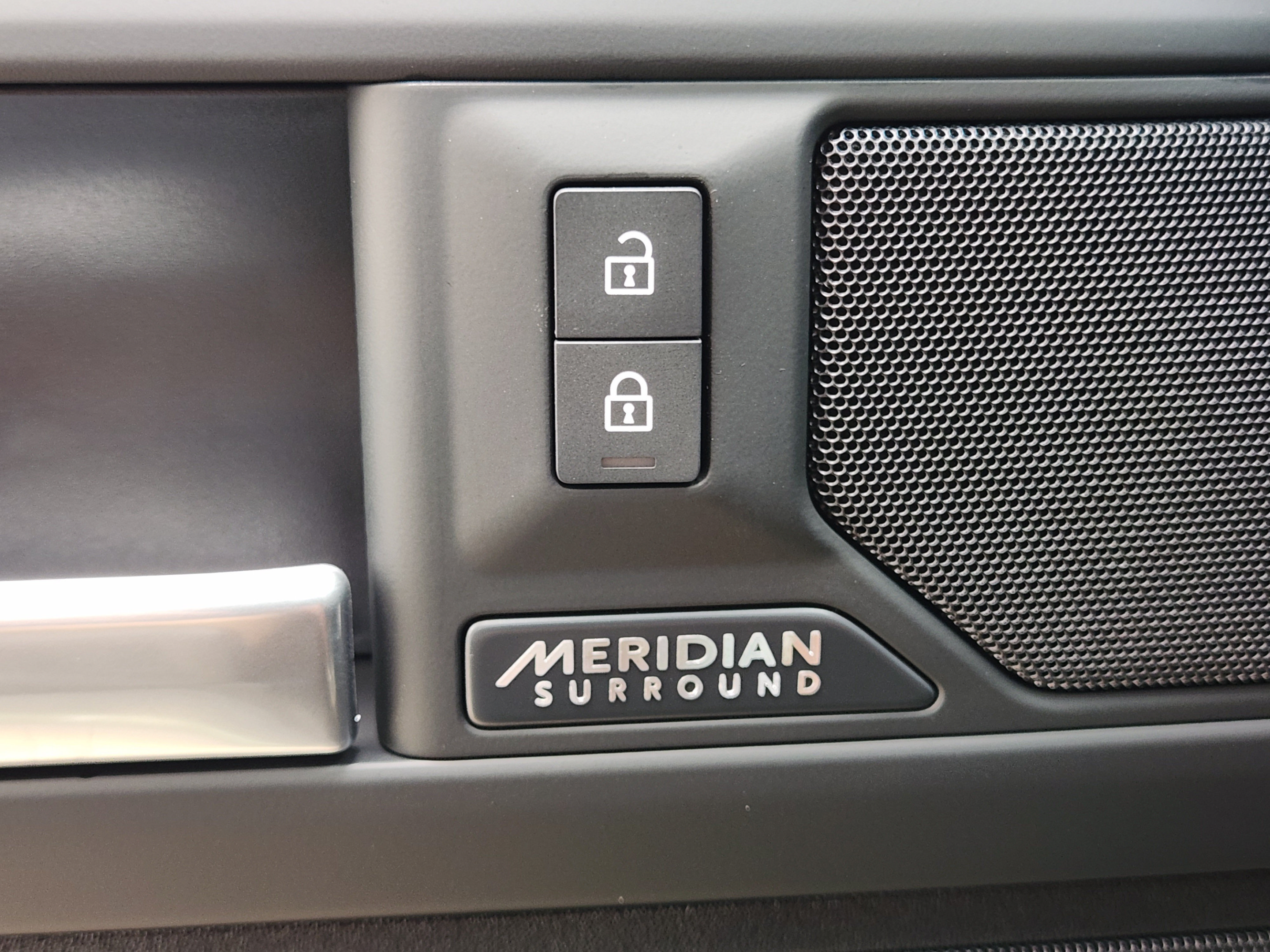 New 2026 Land Rover Defender 110 X-Dynamic SE AWD/4WD image 18